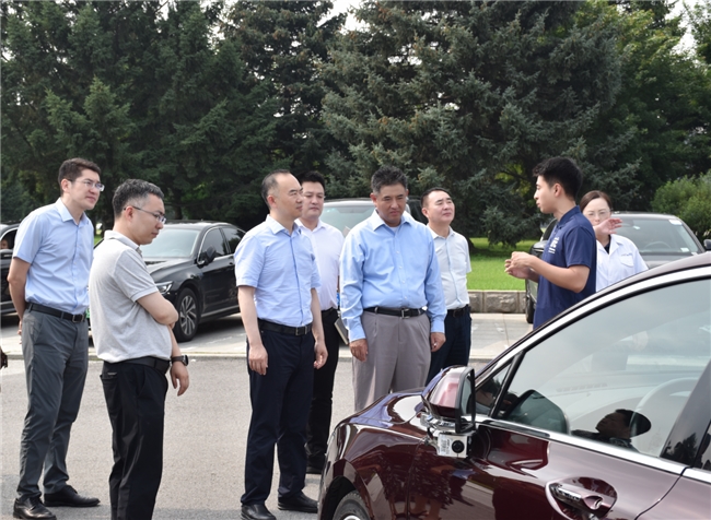 辽宁省沈阳市副市长李刚一行到访东软睿驰