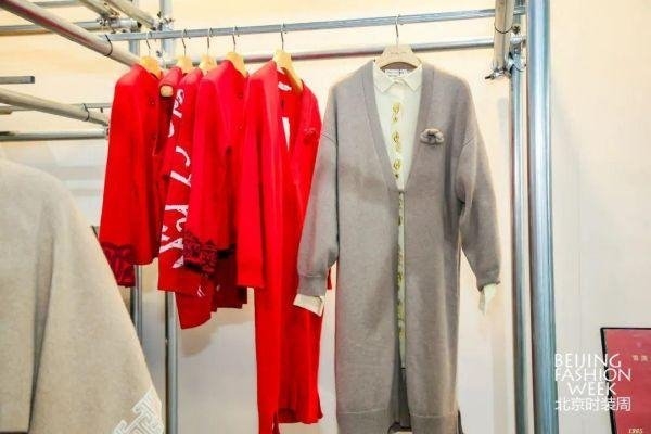 “雪莲”老字号品牌闪耀服贸会 共绘时尚文化新篇章
