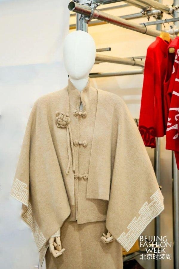 “雪莲”老字号品牌闪耀服贸会 共绘时尚文化新篇章
