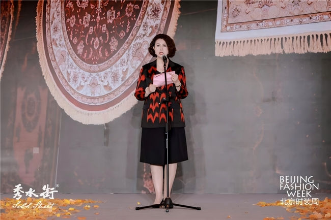 玉出昆冈 万方乐奏| 和田艾德莱斯主题发布秀亮相北京时装周