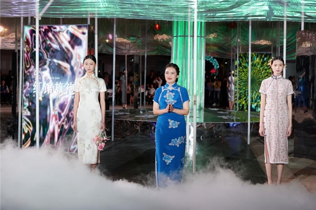 “四时”诠释时间流转与自然之美红馆旗袍 2025SS 北京时装周发布会圆满落幕！