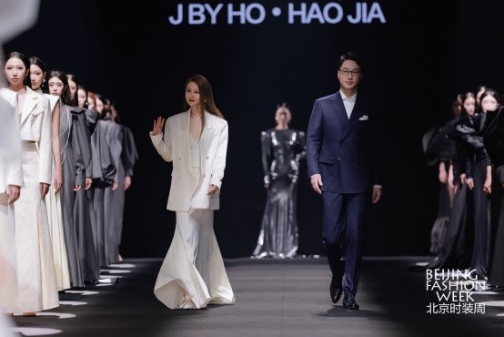 SS2025北京时装周｜完美行走 x J BY HO 郝佳高定专场发布会