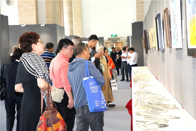 “光明使者 - 2024 中国电力美术大展”在北京盛大开幕