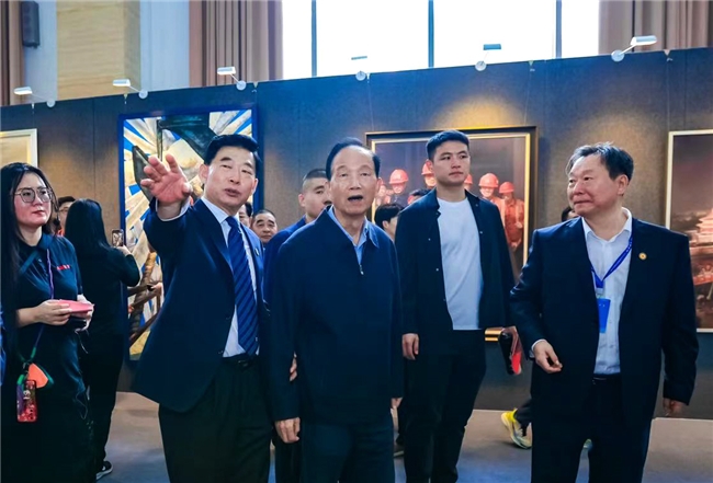 “光明使者 - 2024 中国电力美术大展”在北京盛大开幕