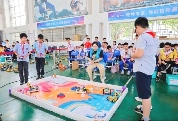 科学为梦想添彩——2024年柳州市人工智能教育成果展示暨WRC世界机器人大赛城市选拔赛开赛