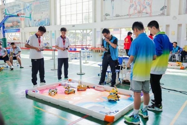 科学为梦想添彩——2024年柳州市人工智能教育成果展示暨WRC世界机器人大赛城市选拔赛开赛