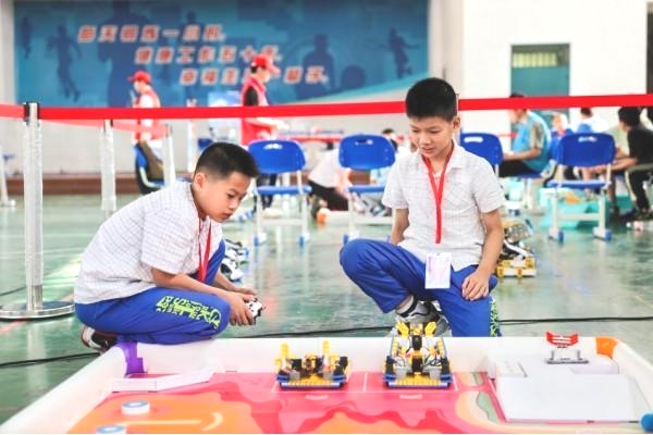 科学为梦想添彩——2024年柳州市人工智能教育成果展示暨WRC世界机器人大赛城市选拔赛开赛