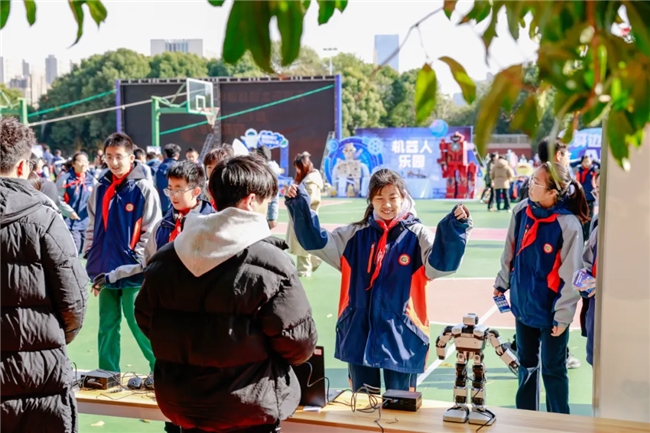 智趣同行 致知We来——太湖格致中学科技节精彩绽放  无锡市太湖格致中学