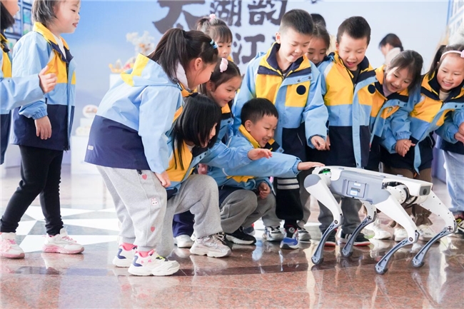 AI 点亮太湖畔，科普实践启新程 —— 江南实验小学科技节成功举办