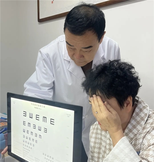 	相濡以沫40余载，让爱更清晰｜乌鲁木齐普瑞眼科白内障手术专家许伟为妻子行飞秒白内障手术