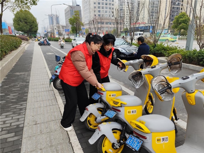 全国多地开展“学雷锋纪念日”活动 阳光人寿以行动诠释新时代雷锋精神