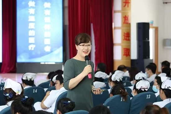 靳斓：温度赋能医疗，铸就医患和谐桥梁