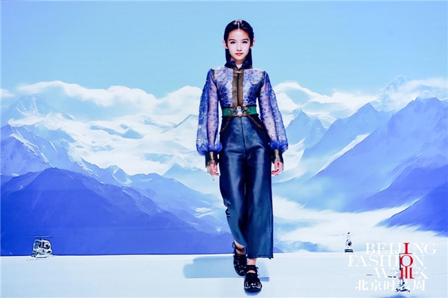 【元织界·AI生成式时尚秀】震撼亮相AW2025北京时装周！