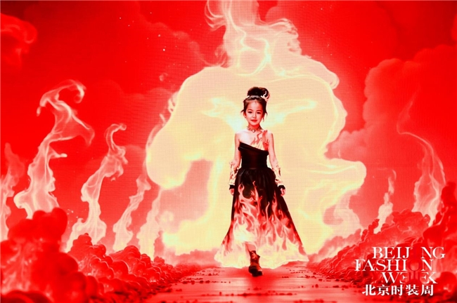 【元织界·AI生成式时尚秀】震撼亮相AW2025北京时装周！