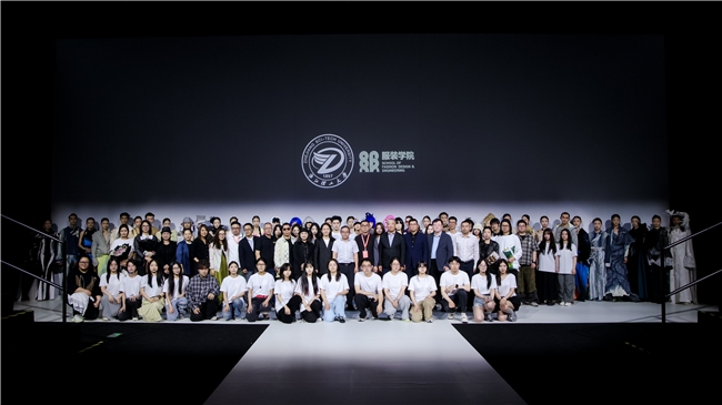 浙江理工大学服装学院携“共生未来”主题作品亮相2025中国国际大学生时装周