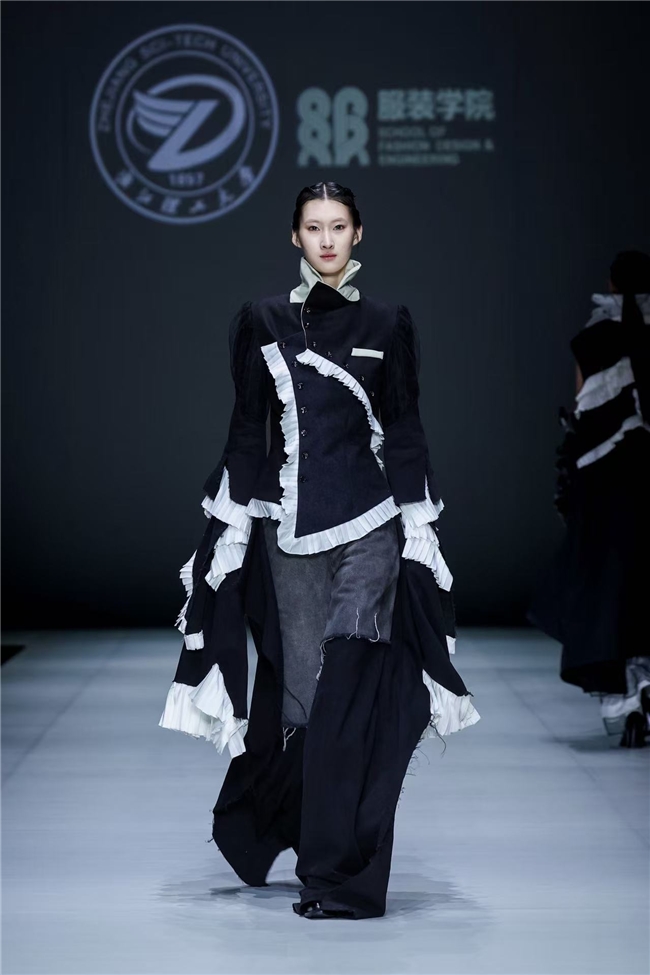 浙江理工大学服装学院携“共生未来”主题作品亮相2025中国国际大学生时装周