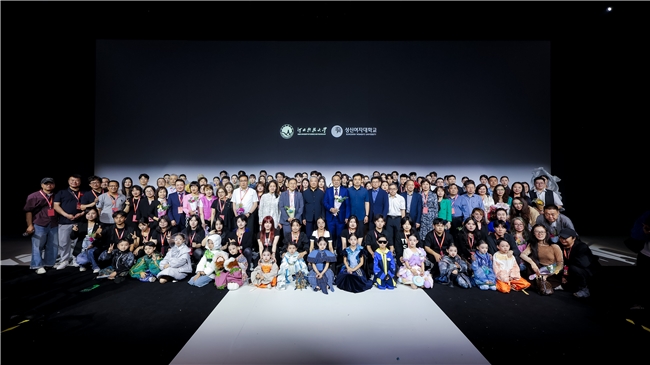 河北科技大学&amp;韩国诚信女子大学在中国国际大学生时装周发布毕业大秀