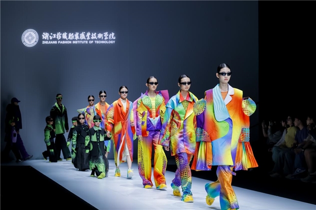 浙江纺织服装职业技术学院时装学院2025届毕业大秀闪耀中国国际大学生时装周