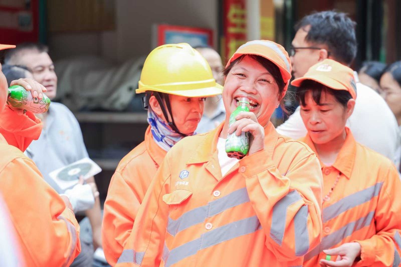 三伏天里送清凉 2025年致敬城市守护者公益行暨体彩夏日送清凉活动启动
